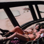 La Princesa Leia y su doble tomando sol durante la filmación de Star Wars