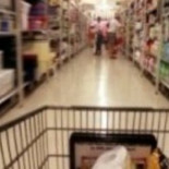 Fichada por regañar en el súper