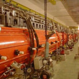 De la botella al Big Bang: El viaje de un protón en el LHC