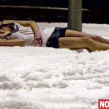 ¿No crees que deberías ponerte una rebequita? [ENG]