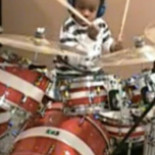 Cover de Toxicity de System of a Down ejecutado por un niño de 5 años