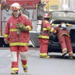 Bajan a bomberos de avión que iba a Haití para darle paso a políticos