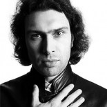 El director de la Filarmónica de Londres ‘bendice’ las descargas