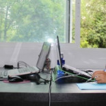 Chuck Norris era invencible hasta que llegaron las señoras...