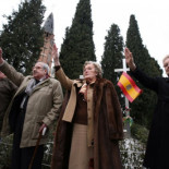 Homenaje fascista a los muertos por Hitler