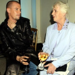 Encuentran al diseñador de moda Alexander Mcqueen muerto en casa