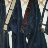 Pantalones vaqueros que se limpian en el congelador (ita)