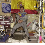 ¿Por qué flotan los astronautas?