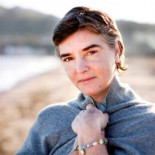 Sinead O'Connor: Ayudaría a Jesuscristo a quemar el Vaticano [ENG]