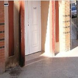 Lanzan dos cócteles molotov contra una mezquita de Gandia