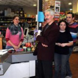 Vecinos y dos indigentes ayudan a detener a un atracador armado con un cuchillo en el centro de Granada