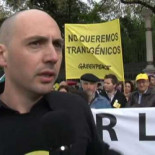 Miles de personas se manifiestan por una agricultura libre de transgénicos