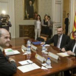 Chaves emplea un Falcon para escapar de la nube volcánica y abandona a sus invitados