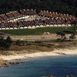 La Xunta de Galicia ordena demoler los 52 chalés de una urbanización a pie de playa en O Grove