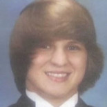 Un instituto de EEUU borra del anuario a una estudiante lesbiana por posar con esmoquin (ING)