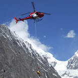 Los sherpas desaparecidos alcanzan el campo base