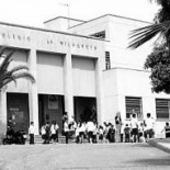 Una madre pega a la directora del colegio de su hijo por no dejarlo entrar en pijama