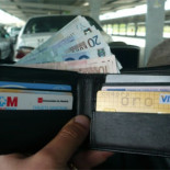 ¿Qué harías tú con esta cartera?