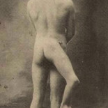 El hombre con tres piernas