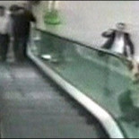 Héroe salva vida de un niño de una caída en centro comercial en Turquía [ENG]