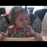 Extraña reacción de bebé al escuchar a Hannah Montana