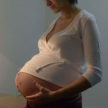 Una profesora es despedida por quedar embarazada meses antes de casarse