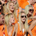 Expulsadas del estadio por llevar ropa de una firma no patrocinadora