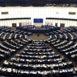 El Parlamento rechaza que catalán, gallego y euskera sean oficiales en la UE