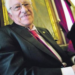 Padre Angel: «Si los que más tienen no reparten, habrá que quitárselo, y esto no es una blasfemia»