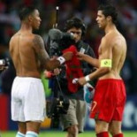 ¿Por qué los jugadores de futbol se cambian la camiseta?