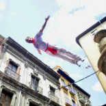 Acaban de dar el chupinazo y.... primera víctima del "fuenting"