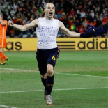 Iniesta dedicó el gol de la victoria a Dani Jarque y  Ramos a  Antonio Puerta