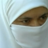 No mostrará su rostro en una sala en la que haya hombres