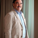 Oliver Stone: "EE.UU. debería seguir a los líderes socialistas y nacionalizar la industria petrolera"