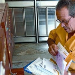 «El día que nos llega una postal, gritamos de alegría»