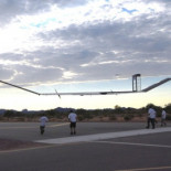 Aterriza tras 14 días de vuelo sin pausa un avión propulsado con energía solar