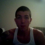 La armada estadounidense expulsa a un marino porque al registrar su móvil encontraron fotos de él con su novio [EN]