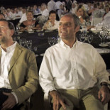 Camps llega a la cena de inicio de curso del PP en Alicante camuflado en un furgón