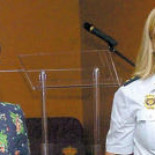 La policía se niega a sancionar a agentes que detuvieron a la esposa del general