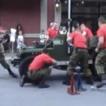 Cómo reconstruir un Jeep en 4 minutos