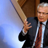 Garzón: La dignidad la pierden quienes no investigan crímenes del franquismo