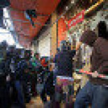 Detenido uno de los saqueadores de la tienda Levi's con pantalones con la alarma puesta