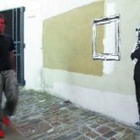 No se borrará el "Banksy" aparecido en un muro de la subida a Urgull - Donostia