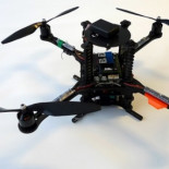 Helicóptero UAV vuela durante 12 horas siendo cargado a distancia con láser