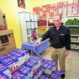 Asaltan una sede de Cáritas en Cartagena y se llevan 600 litros de leche y comida