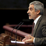 Llamazares tacha de "pucherazo" la reforma electoral