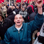 Rechaza operar a un paciente porque lleva un tatuaje con una esvástica en su brazo