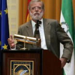 Ibarra: «si no queremos el burka, en las escuelas tampoco se puede imponer el crucifijo»