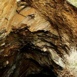 Un enorme agujero se traga de repente un prado en la sierra de O Courel