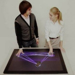 Universitarios rusos "retan" a Steve Jobs y crean el dispositivo multitáctil más potente del mundo